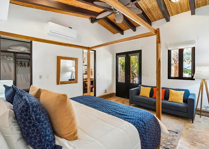 Dreamy Spanish-style With Sweeping Ocean Views, Elegant Nautical Design & Giant Infinity Pool Сasa de vacaciones