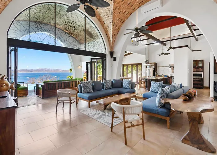 Сasa de vacaciones Dreamy Spanish-style With Sweeping Ocean Views, Elegant Nautical Design & Giant Infinity Pool *