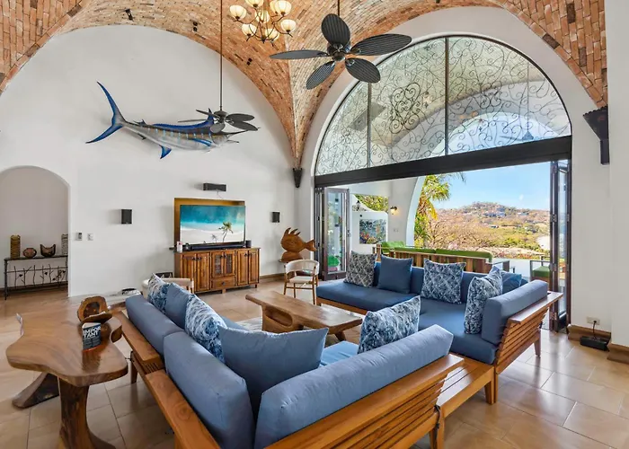Dreamy Spanish-style With Sweeping Ocean Views, Elegant Nautical Design & Giant Infinity Pool Сasa de vacaciones Playa Flamingo