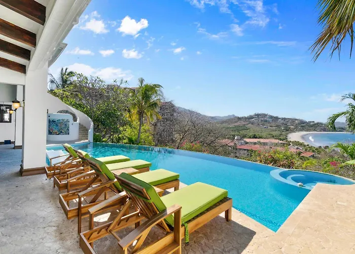 Dreamy Spanish-style With Sweeping Ocean Views, Elegant Nautical Design & Giant Infinity Pool Сasa de vacaciones